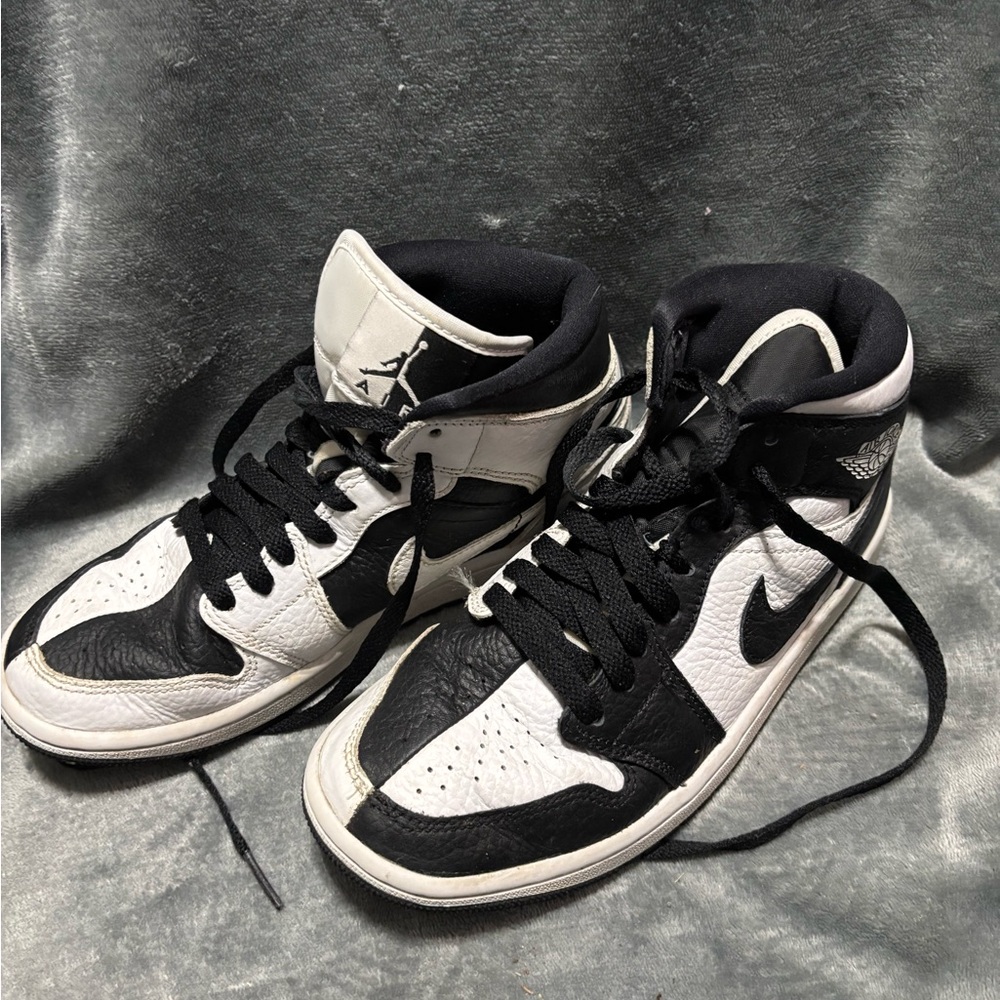 Nike Air Jordan’s high top black & white sneakers size 6/EU 36.5